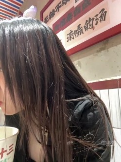 ️逆天户外主播【qingqing-ss】高颜值长腿丝袜、公园、商场餐厅大胆当着路人面裸露自慰 截图15