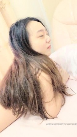 【00年喷水小水娃】这么漂亮的小美女，天赋异禀小穴爱喷水，湿了一床，男友啪啪后入超诱惑 截图5