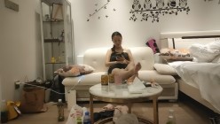 妇女收割机、胖子传媒工作室_啪啪第一场约来熟女人妻，苗条身材让兄弟出马猛干 截图3