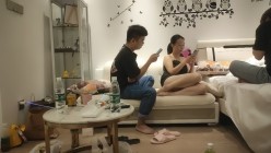 妇女收割机、胖子传媒工作室_啪啪第一场约来熟女人妻，苗条身材让兄弟出马猛干 截图7