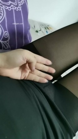 【漂亮女老师】英语老师边上课~边跳蛋喷水~一举两得4~24岁，985高校川大女硕士，晒录取通知书，真是骚逼啊 截图3