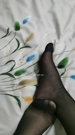 【漂亮女老师】英语老师边上课~边跳蛋喷水~一举两得4~24岁，985高校川大女硕士，晒录取通知书，真是骚逼啊 截图12