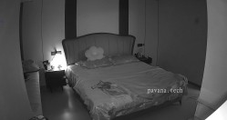 家庭台偷拍很能造的大叔各种姿势把娇妻搞得杀猪嚎叫 截图2