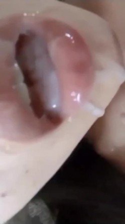 漂亮美眉 小懒猪起床吃早餐了 吃的饱饱的一天有精神 这么好的精华怎么能浪费 当然棒棒也要用嘴清理干净 截图10