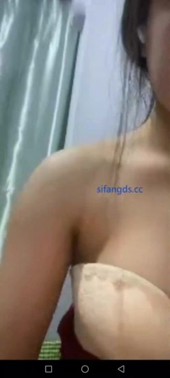 网易CC颜值主播【小烤鱼】火辣身材 三点全露 清纯妹子反差裸舞 一对一掰逼特写 截图1