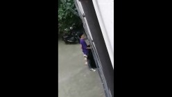 【网爆门事件】某大学大二学生墙角打野战,上演活春宫照 截图6