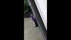 【网爆门事件】某大学大二学生墙角打野战,上演活春宫照 截图8