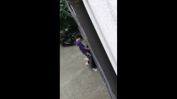 【网爆门事件】某大学大二学生墙角打野战,上演活春宫照 截图10