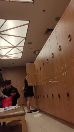 【会所偷拍温泉篇】凹凸有致的极品眼镜御姐绝美身材脱了内衣好大的胸 截图1
