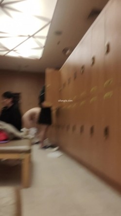【会所偷拍温泉篇】凹凸有致的极品眼镜御姐绝美身材脱了内衣好大的胸 截图2