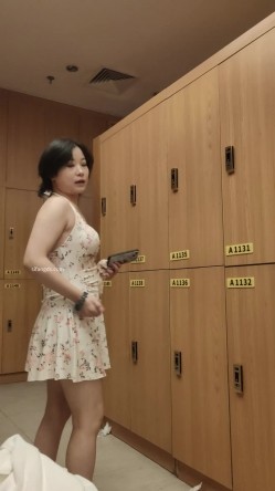 【会所偷拍温泉篇】凹凸有致的极品眼镜御姐绝美身材脱了内衣好大的胸 截图3