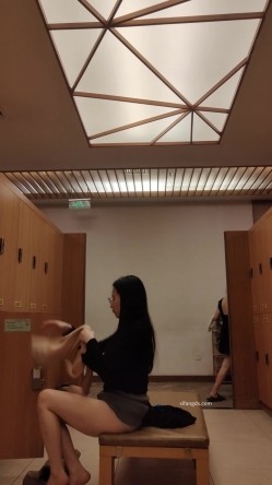 【会所偷拍温泉篇】凹凸有致的极品眼镜御姐绝美身材脱了内衣好大的胸 截图12