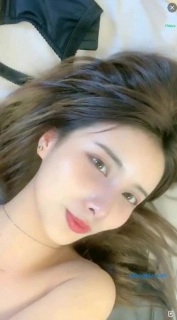 女神这身材让我流鼻血了 而且还有明星般的9分颜值 说网友如果要和自己线下约就得准备一两万 如此极品 土豪肯定愿意花这价钱 截图14