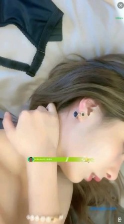 女神这身材让我流鼻血了 而且还有明星般的9分颜值 说网友如果要和自己线下约就得准备一两万 如此极品 土豪肯定愿意花这价钱 截图16