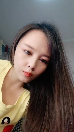 【水妹】颜值不错的妹子扳开小穴特写里面肉肉 大道具抽插骚逼白浆直流 截图5