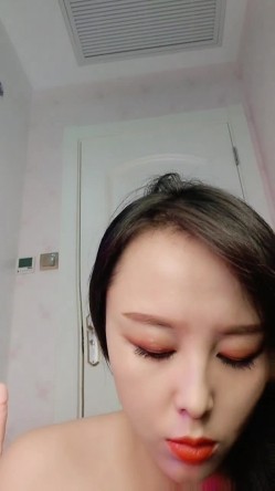 【水妹】颜值不错的妹子扳开小穴特写里面肉肉 大道具抽插骚逼白浆直流 截图16