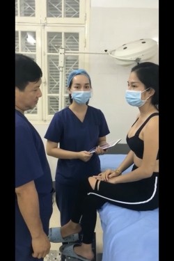 某女子美容美体整形机构已经做过隆奶手术的妹子来医院做复查这效果做的真不错很大很挺 截图1