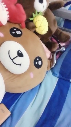 天然巨乳K罩杯美少女，两只大奶子赤裸在宿舍摇奶，和网友聊悄心话，想玩我的波波吗，我奶子砸你脸上 绝对甩晕啦,惊现QQ号！ 截图1