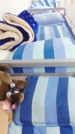 天然巨乳K罩杯美少女，两只大奶子赤裸在宿舍摇奶，和网友聊悄心话，想玩我的波波吗，我奶子砸你脸上 绝对甩晕啦,惊现QQ号！ 截图4
