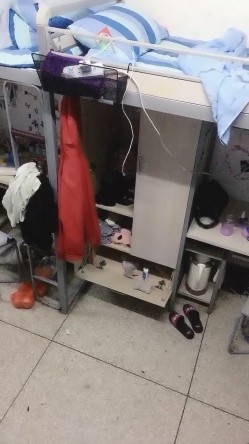 天然巨乳K罩杯美少女，两只大奶子赤裸在宿舍摇奶，和网友聊悄心话，想玩我的波波吗，我奶子砸你脸上 绝对甩晕啦,惊现QQ号！ 截图13