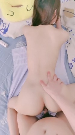 清纯漏脸小骚妹好骚啊，给小哥喂奶吃口交大鸡巴，淫声荡语互动狼友，多体位无套抽插蹂躏骚穴，表情好骚内射 截图8
