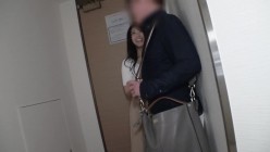 HMN-543 義姉（兄貴の嫁）から旦那とのセックスに満足できず欲求不満で頭がおかしくなりそうと電話があって、日帰り出張で不在の間にこっそり会うことに。 旦那を駅まで迎えに行かなきゃいけない夜9時まで、絶倫チ●ポの友人を集めてセックス漬け17発 めちゃくちゃ中出し… 前乃菜々 截图11
