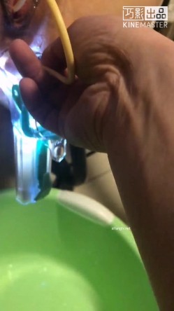 《字母圈牛逼大神极限调教 阴环骚母狗系列》变态扩张 看子宫灌肠注射灌膀胱疯狂虐阴1080P高清原版 截图4