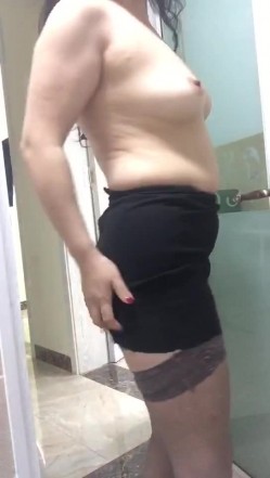 熟透了的阿姨，风尘的韵味，奶罩罩住大奶子，风骚丝袜，淫荡娇喘 听射啦！ 截图5