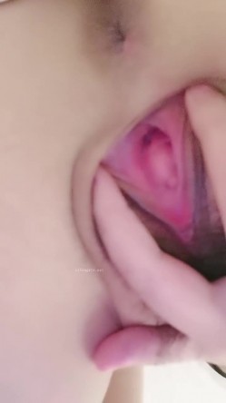 小美女真极品，菊花张开太诱惑了，屄真肥美，【极品玉女】【纯情少女19】合集(9天)，超清纯少女，素颜一样的能打，看着真干净，推荐！ 截图13