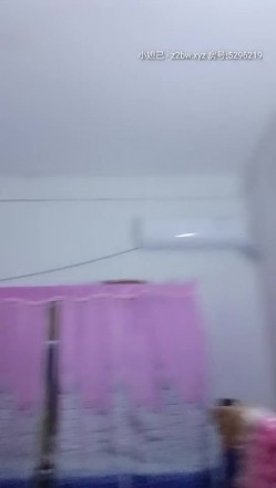趁着前丈母娘不在家熘进小姨子闺房软磨硬泡与她发生性关系全程露脸没忍住无套把她内射了 截图3