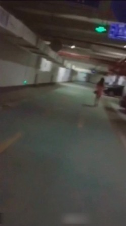 【超爽剧情系列】地下车库偶遇性感骚浪美少妇 尾行楼道强上 无套直接后入 竟配合爆操内射 高清720P完整版 截图2