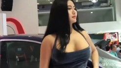 汽展上高颜值极品G奶超级车模 截图5