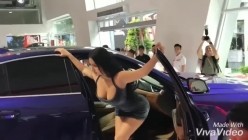 汽展上高颜值极品G奶超级车模 截图11