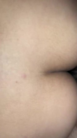 绿帽癖老公找单男艹爱妻 模特身材极品娇妻『短裙无内』淫妻福利 ，主动张开黑丝M腿 满嘴淫语呻吟不断！下 截图14