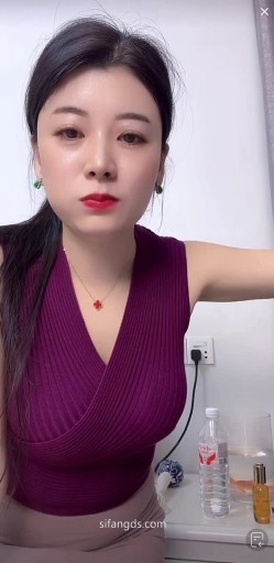 泄密流出 抖音 网红【娇姨 】超有气质漂亮少妇阿姨 巨乳 露点自慰 掰开B特写等 截图3