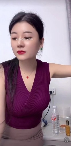 泄密流出 抖音 网红【娇姨 】超有气质漂亮少妇阿姨 巨乳 露点自慰 掰开B特写等 截图4