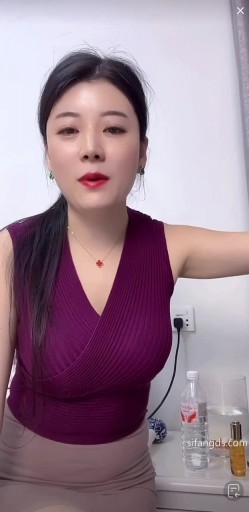 泄密流出 抖音 网红【娇姨 】超有气质漂亮少妇阿姨 巨乳 露点自慰 掰开B特写等 截图7