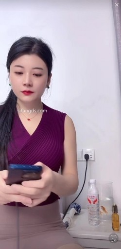 泄密流出 抖音 网红【娇姨 】超有气质漂亮少妇阿姨 巨乳 露点自慰 掰开B特写等 截图9