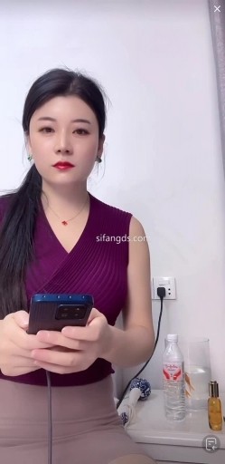 泄密流出 抖音 网红【娇姨 】超有气质漂亮少妇阿姨 巨乳 露点自慰 掰开B特写等 截图10