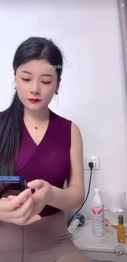 泄密流出 抖音 网红【娇姨 】超有气质漂亮少妇阿姨 巨乳 露点自慰 掰开B特写等 截图13