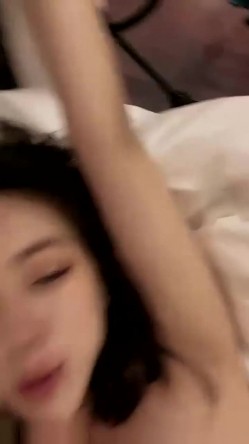 车模下海性感美女！腰上还贴着膏药！多毛骚穴后入美臀，主动骑乘位猛砸，浪叫呻吟不断 截图3