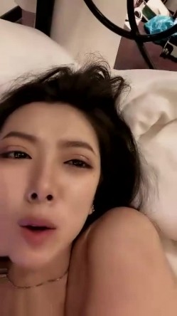车模下海性感美女！腰上还贴着膏药！多毛骚穴后入美臀，主动骑乘位猛砸，浪叫呻吟不断 截图5