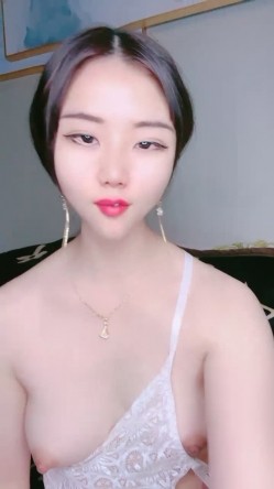 高挑大肢美女白色情趣内衣，黑丝大长腿，露出完美一线天鲍鱼掰开鲍鱼很粉 截图14