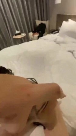 超顶反差婊少妇公务员美熟女【蓝阿姨】厚厚的红唇显得无比性感，口交舌功了得 截图9