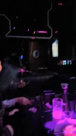 激情一夜，户外真实！【跟闺蜜在KTV玩耍】，安徽，女神肤白貌美，偷偷在KTV卫生间发骚自慰 截图2