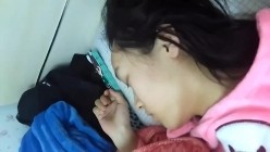 上夜班归来看到没穿内裤裸睡的女友掰开她的B检查一下昨晚有没和别人搞过 截图4