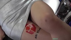 上海车展色色的摄影师各种角度 捕捉身材火爆的美女模特各种不经意间的走光 截图14