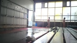 国内【水上乐园】换衣间沐浴区近景偷拍 美女如云淋浴换衣好身材一览无余 截图2
