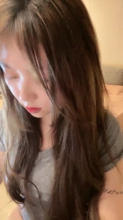 萝莉变女神了 ，【真礼】这样的大胸尤物， 扒穴扣逼了， 真好看，清纯反差，校园女神 截图2