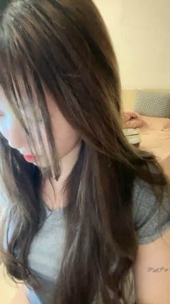 萝莉变女神了 ，【真礼】这样的大胸尤物， 扒穴扣逼了， 真好看，清纯反差，校园女神 截图3